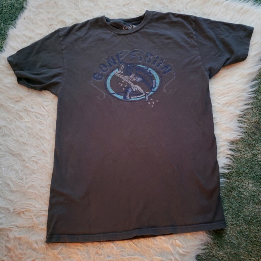 Mens size Medium Goin Fishin shirt